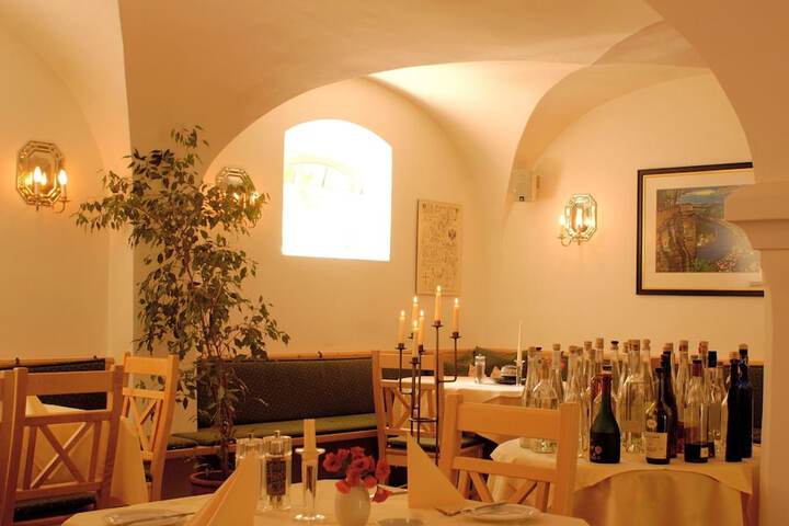 Dining 21 of 24