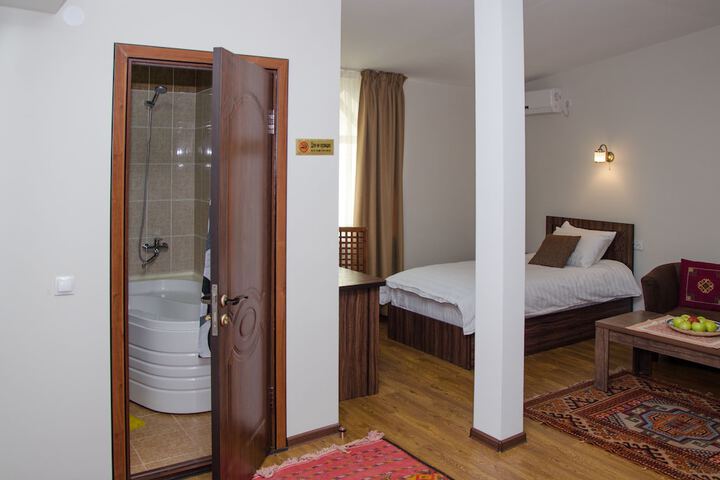 Room 21 of 46