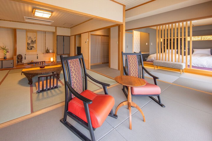 Room 25 of 107