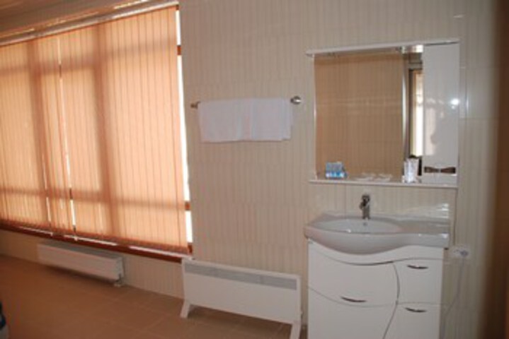 Room 6 of 24