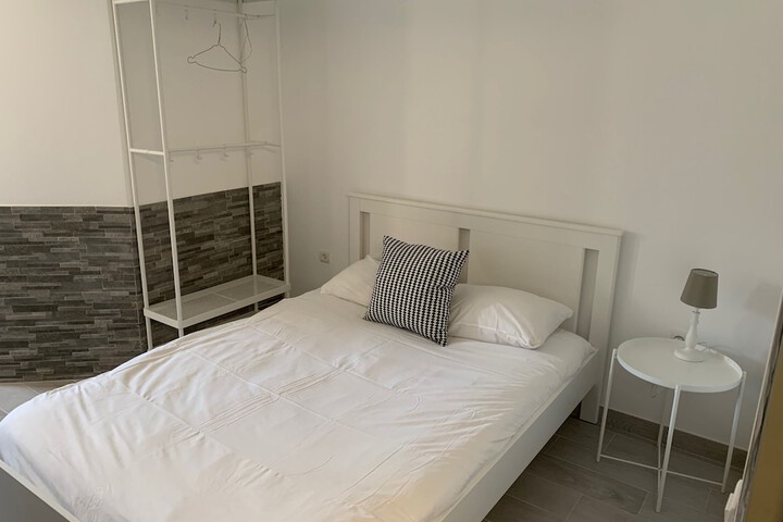 Room 27 of 64