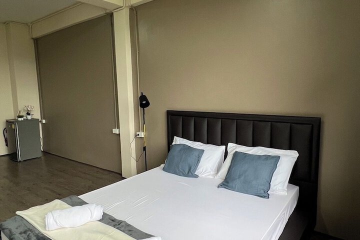 Room 2 of 27