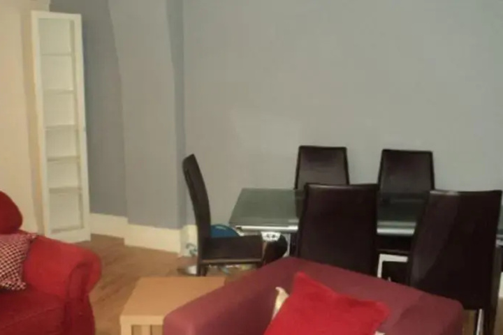 Room 6 of 13