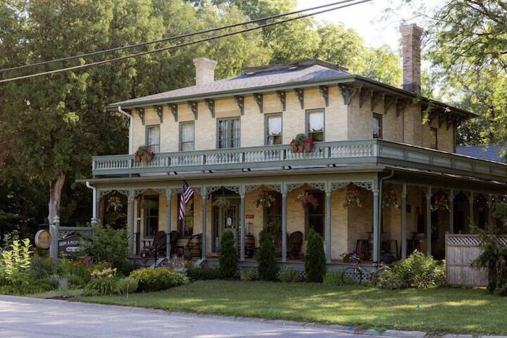 Photo of Iron Amethyst Inn Boutique Hotel