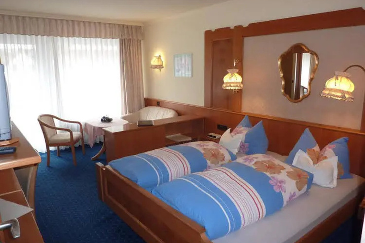 Room 3 of 9