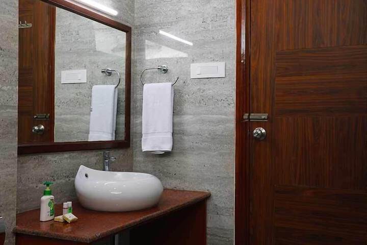 Room 12 of 18