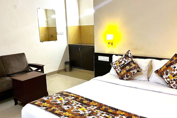 Room 32 of 66