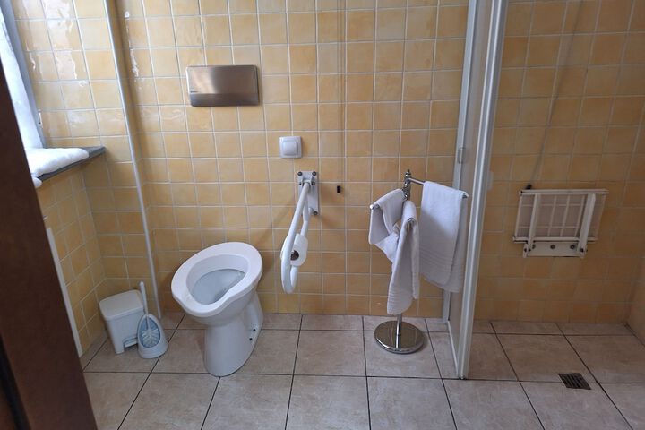 Room 11 of 20