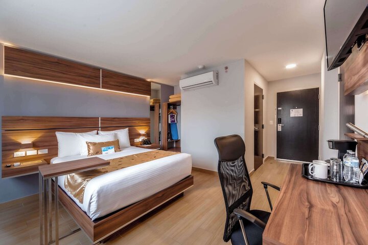 Room 27 of 68