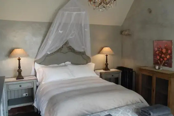 Room 4 of 13