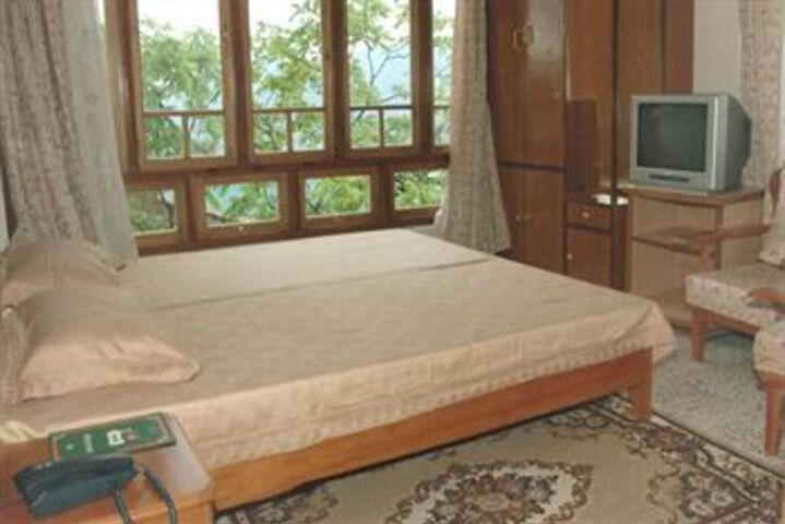Room 12 of 27