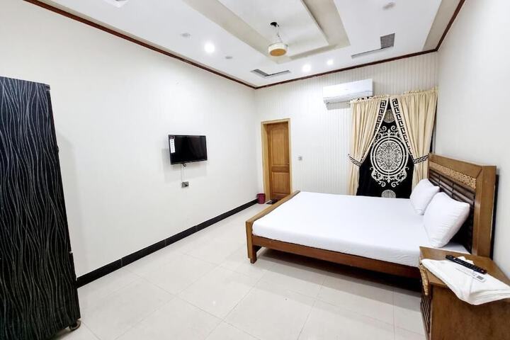 Room 10 of 20