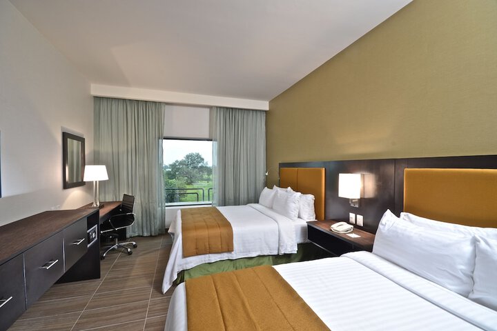Room 4 of 65