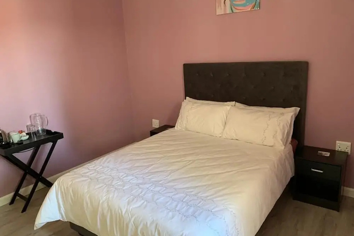 Room 7 of 16