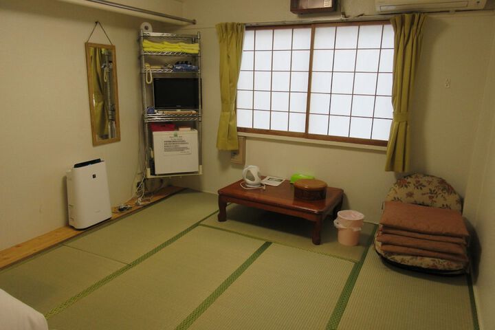 Room 6 of 23