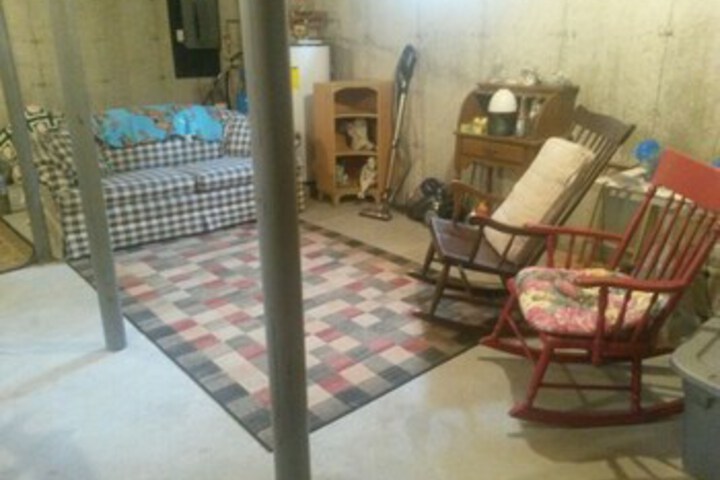 Room 4 of 9