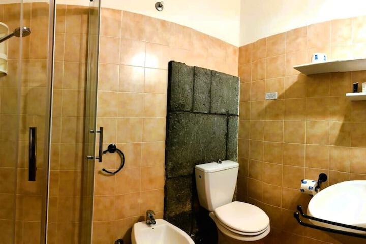 Room 70 of 98