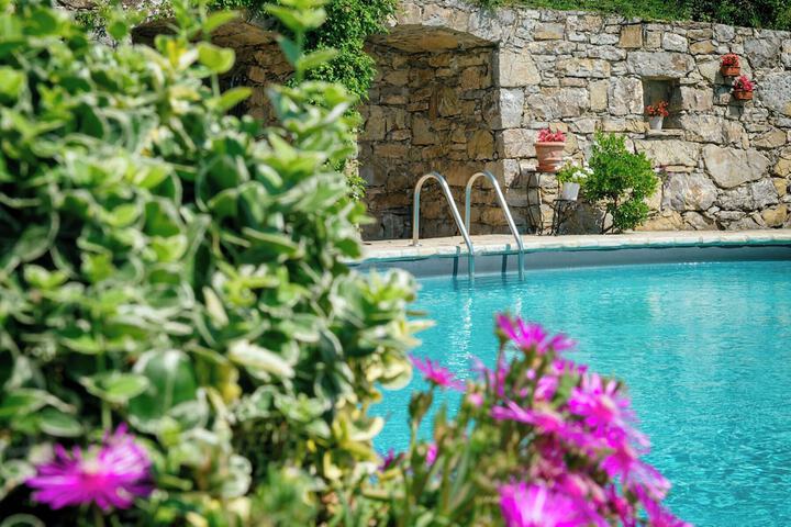 Pool 64 of 118