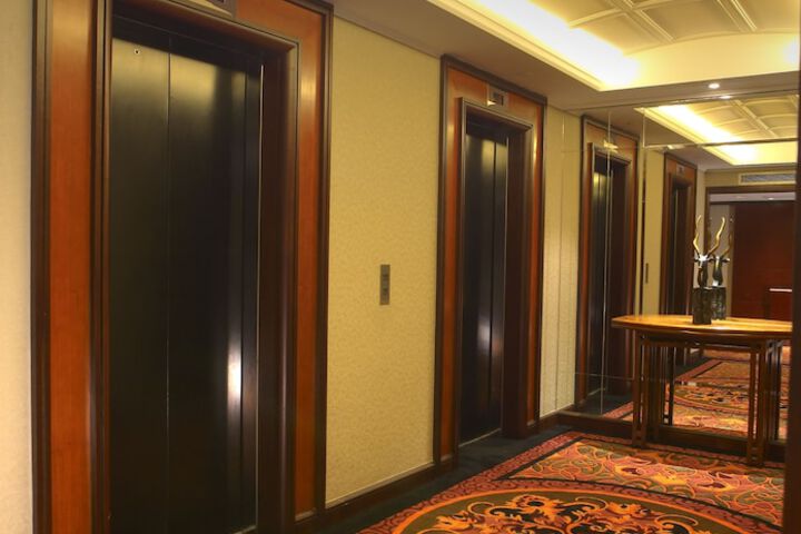 Ballroom/Hall 22 of 27
