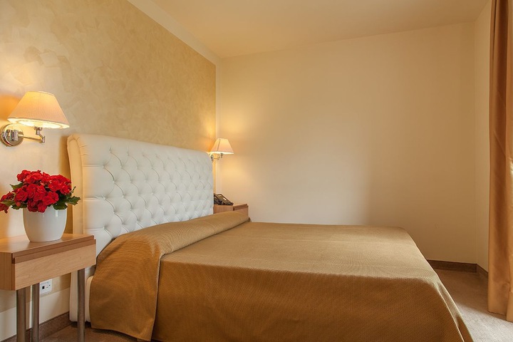 Room 2 of 31