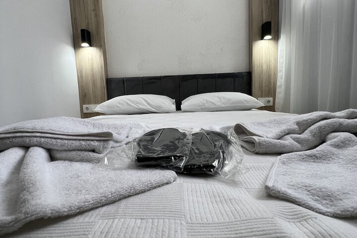 Room 4 of 28