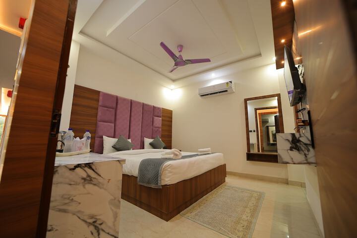 Room 18 of 36