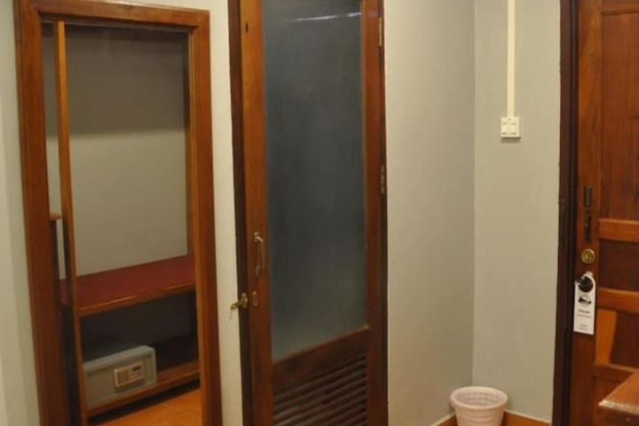 Room 11 of 47