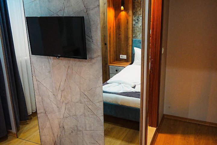 Room 11 of 65