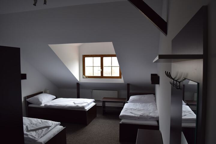 Room 33 of 90