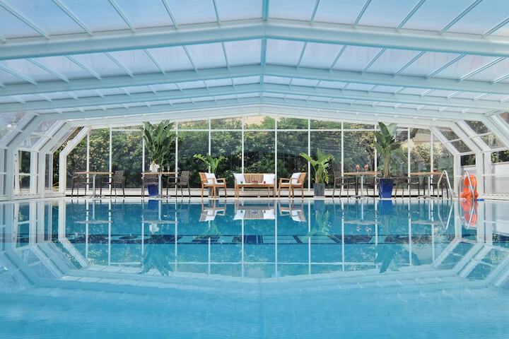 Pools & Facilities