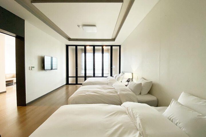 Room 28 of 48