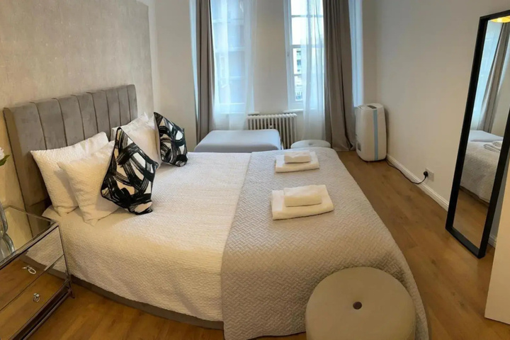 Room 3 of 17