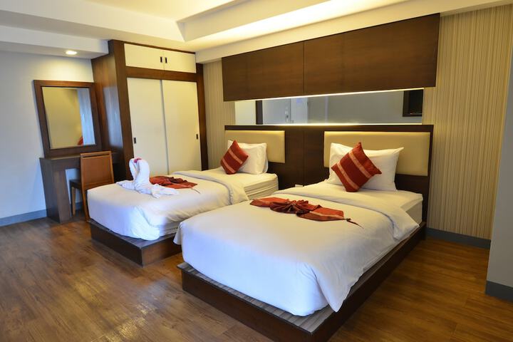Room 12 of 90