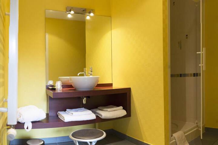 Room 16 of 73