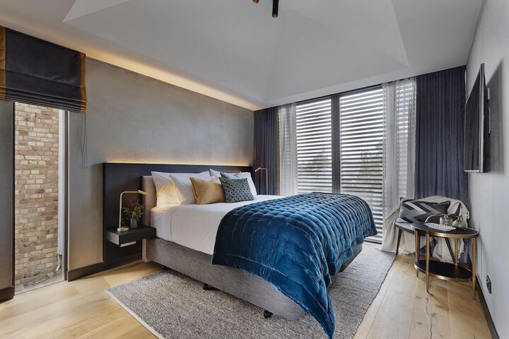 Room 14 of 32