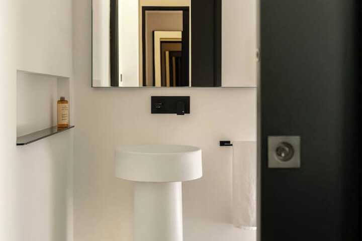Room 42 of 105