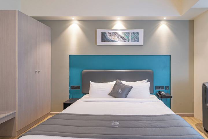 Room 12 of 24