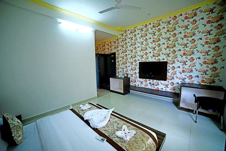Room 13 of 52