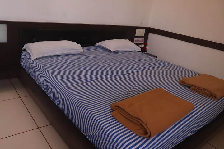 Room 14 of 65