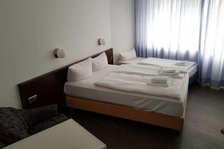 Room 30 of 94
