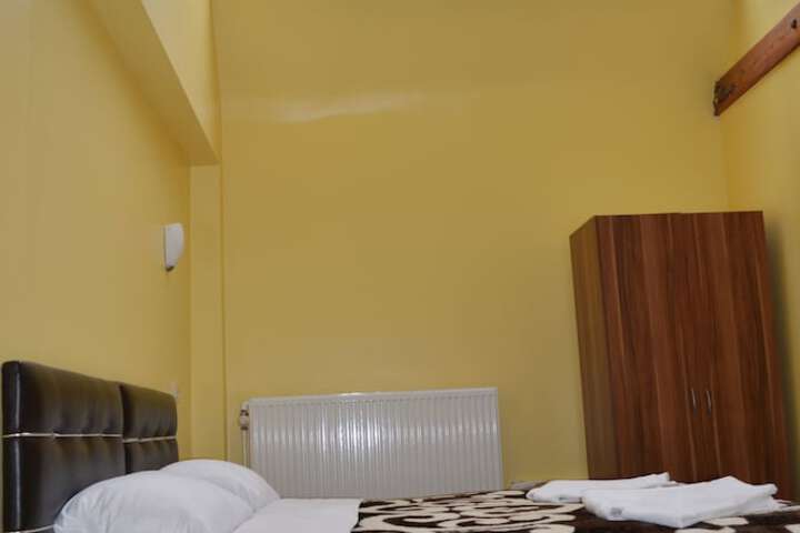 Room 15 of 34