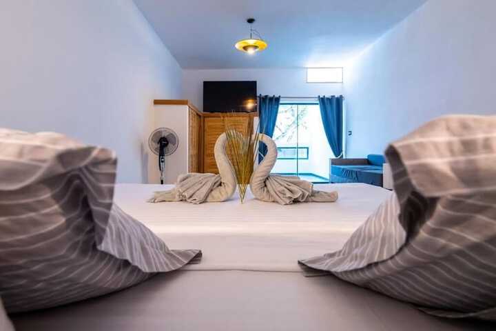 Room 2 of 75
