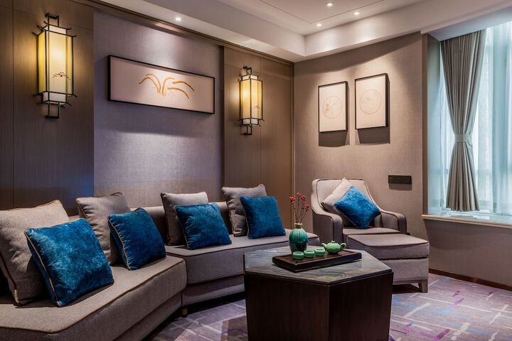 Room 21 of 34