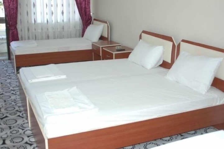 Room 8 of 12