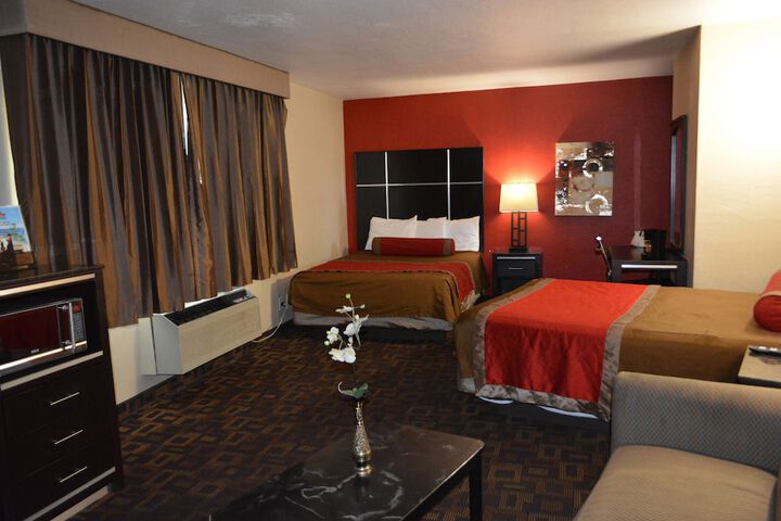1 Queen Bed (15 of 23)