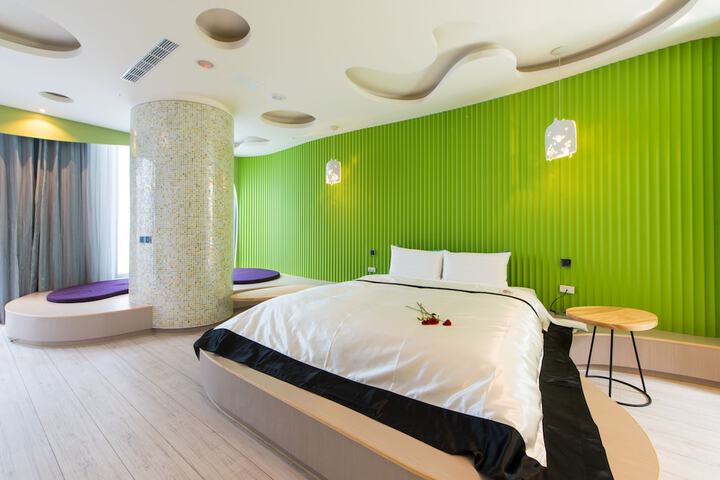 Room 8 of 36