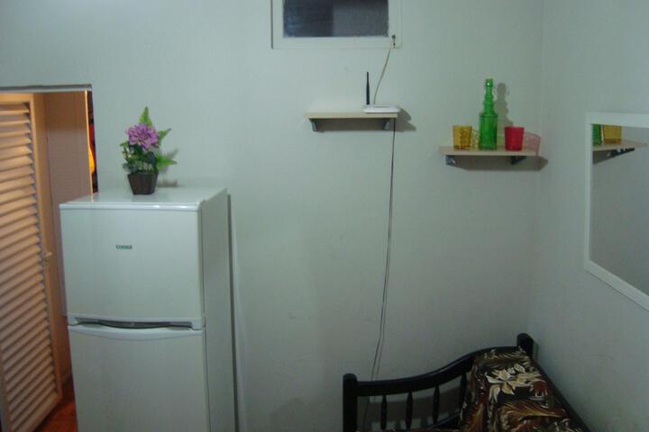 Room 27 of 33