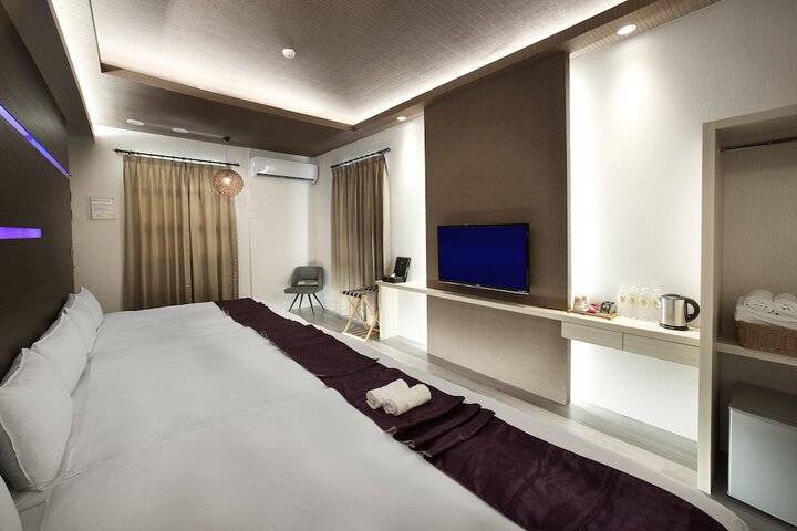 Room 5 of 38