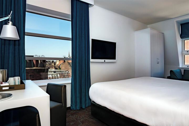 Room 9 of 34