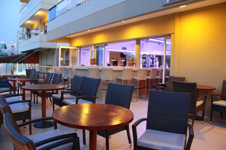 Hotel Pool